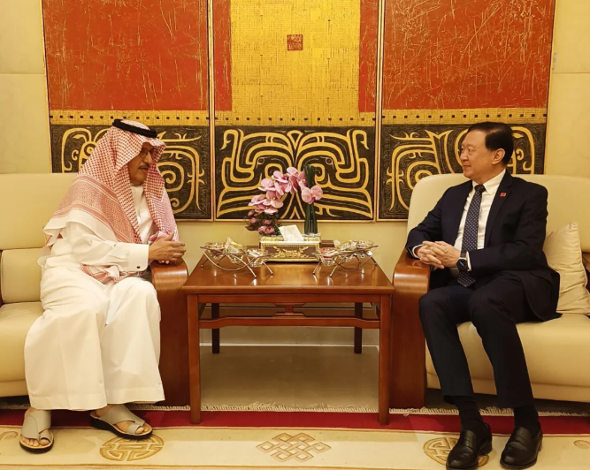 常华大使会见沙特国际电力和水务公司董事长阿布纳扬