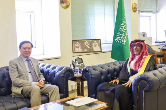 常华大使会见沙特外交部国际事务次大臣拉斯