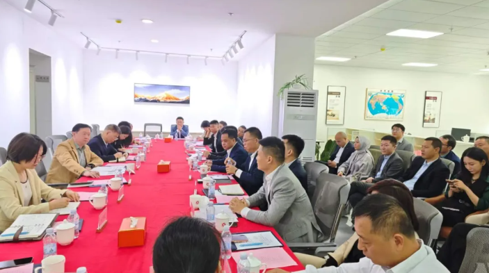 常华大使走访慰问在沙侨胞